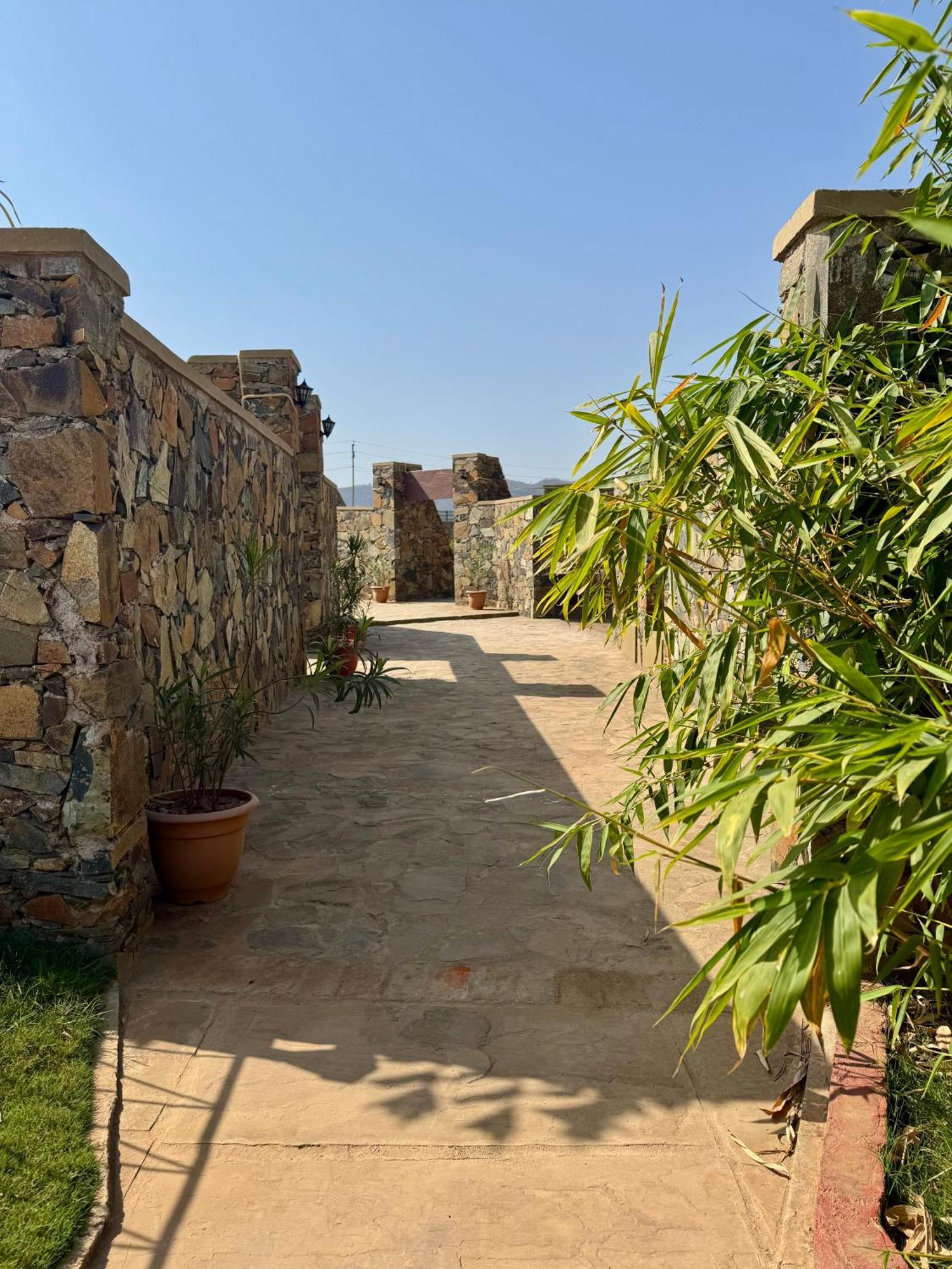 Meladin Sariska Villa Tehla ภายนอก รูปภาพ